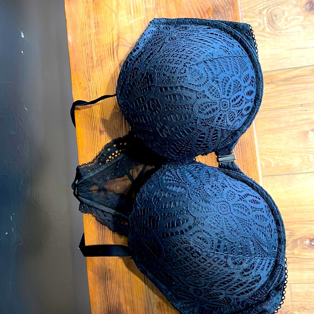 Victoria’s Secret dream angels black lined Demi bra. Great condition - used.